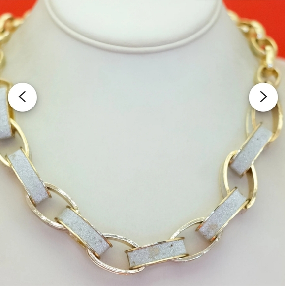 Vintage White Oval Rings Gold Tone Bib Necklace 18 inch - Picture 2 of 6